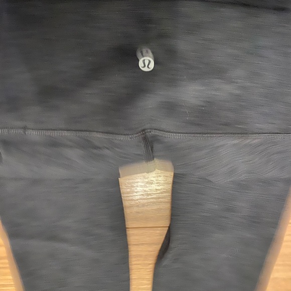 Lululemon high waisted full length yoga pants- size 4 - Picture 8 of 8